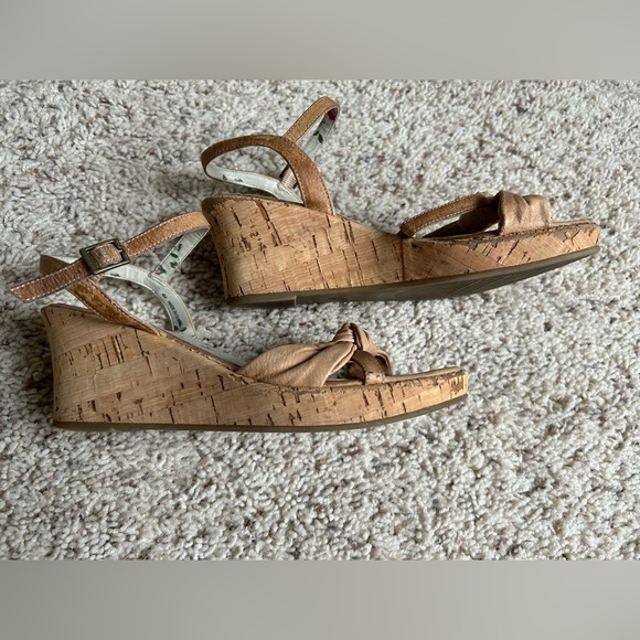 MIA  Big Girls Size: 4M Tan  Cork Platform Sandals-2.5" Heel - Decent Condition - Picture 3 of 7